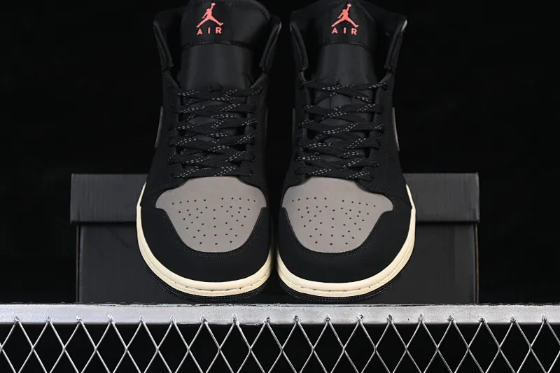 All categories Air Jordan Jordan series basketball shoes Air Jordan 1 Mid G version pure original Air Jordan 1 Mid AJ1 Joe 1 milk tea mocha mid-top cultural casual sneakers IB7110-002
